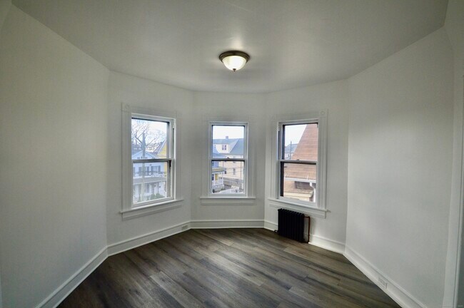 Building Photo - 161 Deacon St