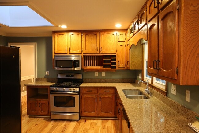 Building Photo - 3809 Allenhurst Dr