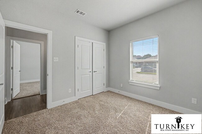 Building Photo - 221 Stewart Bend Ct