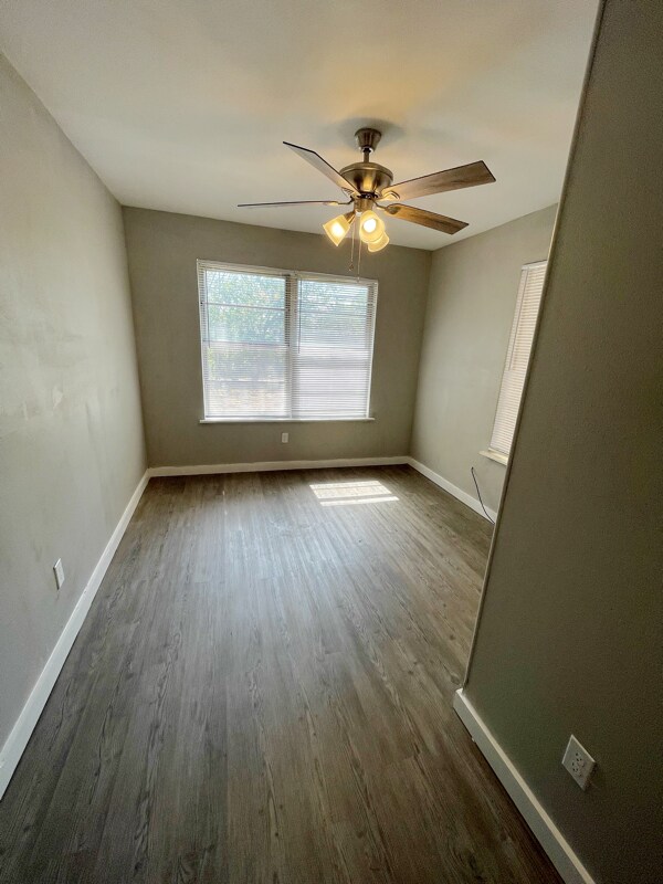 Building Photo - 454 Anton Dr