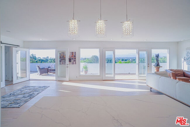 Building Photo - 4201 Don Diablo Dr