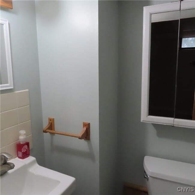 Building Photo - 7843 Glenwood Dr N