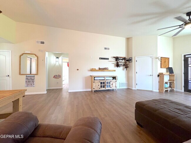 Building Photo - 14309 Desert Orchid Dr