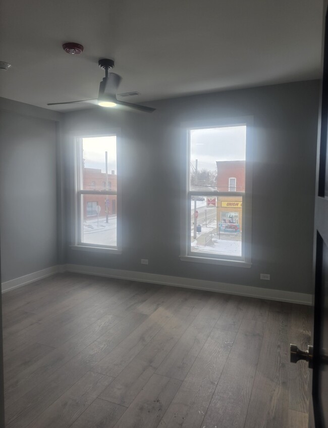 Building Photo - 1 Main St