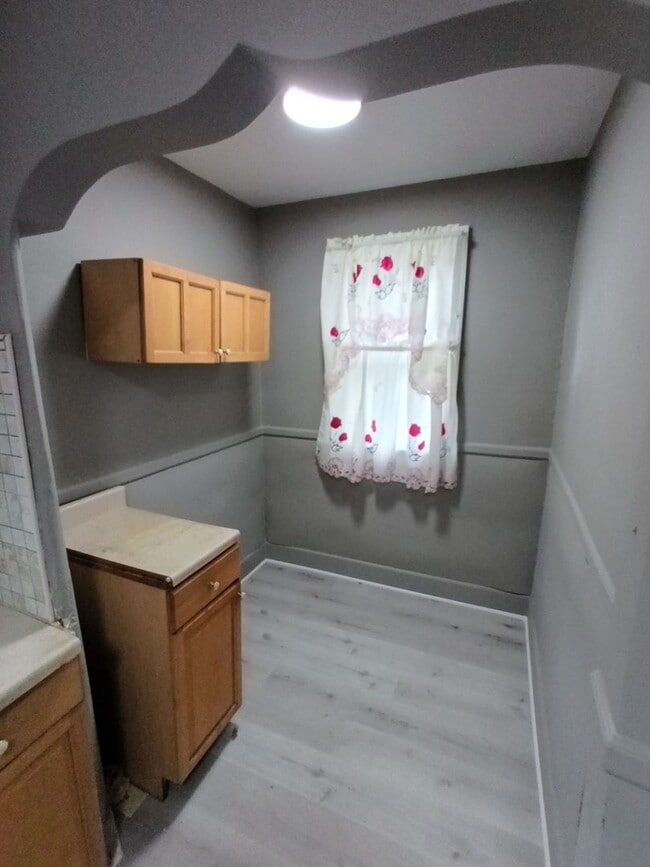 Building Photo - 4 bedroom 2 bath brick colonial NOW AVAILA...