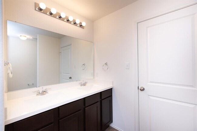 Building Photo - 1003 Honey Locust Wy