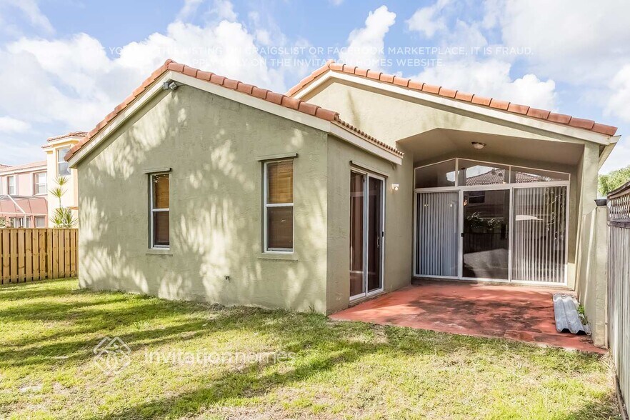 Building Photo - 6119 Oak Bluff Way