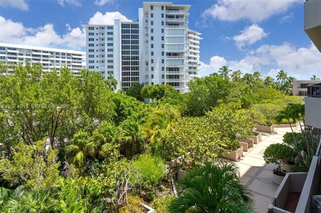 Building Photo - 251 Crandon Blvd