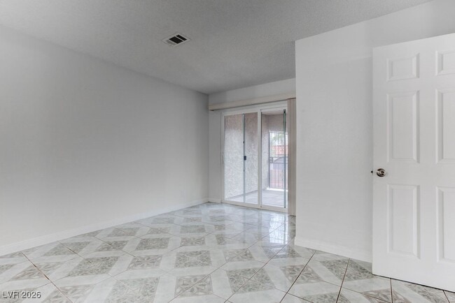 Building Photo - 808 Hedge Way