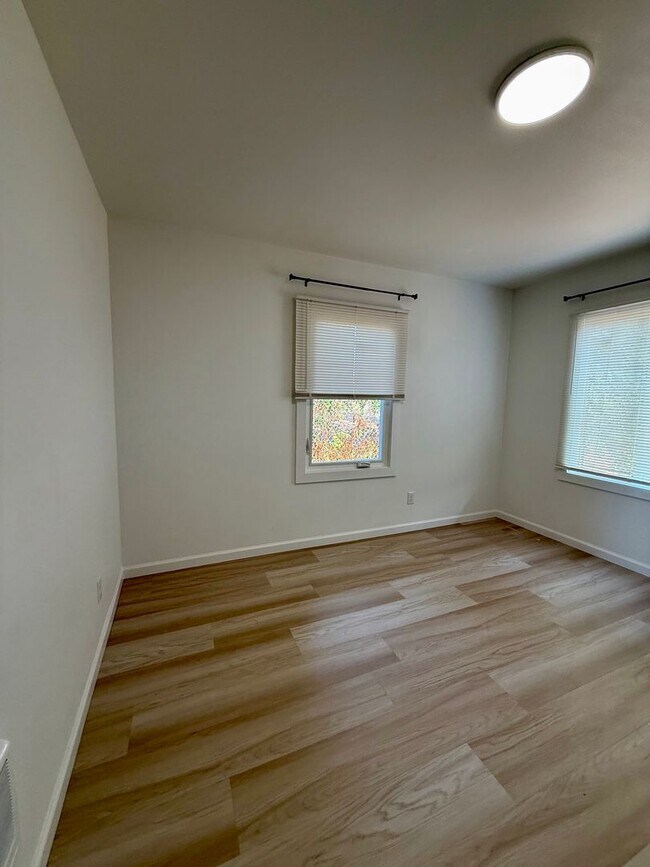 Building Photo - 8420 1/2 S. Tacoma Way