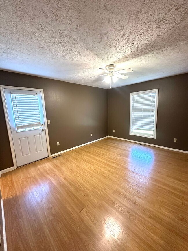 Building Photo - S0261-MF2