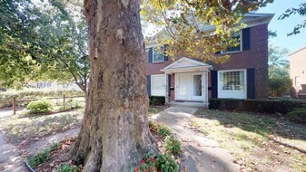 Front entry - 1420 W Ash St