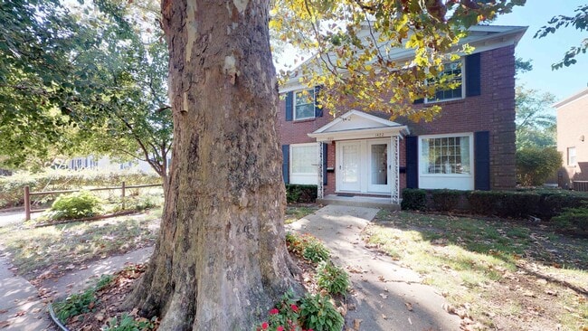 Front entry - 1420 W Ash St