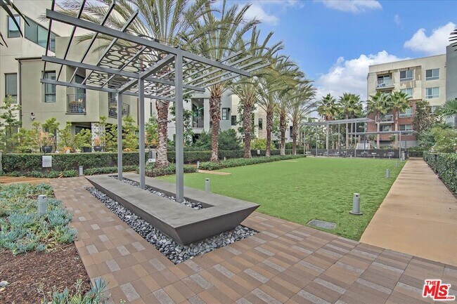 Building Photo - 12655 Bluff Creek Dr