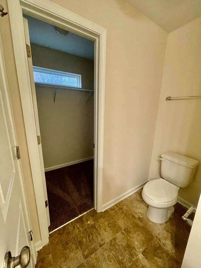 Building Photo - 244 Village Creek Way