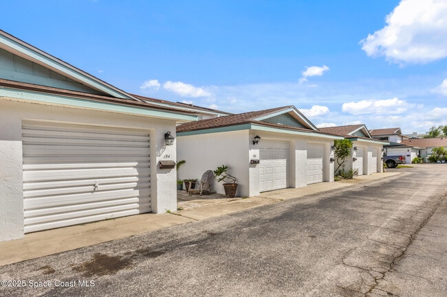 Primary Photo - 194 Queens Ct