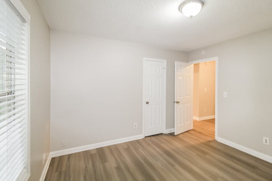 Building Photo - 839 Ashley Ln