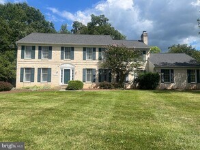 Building Photo - 7707 Lake Glen Dr