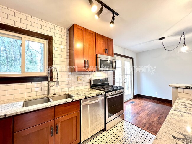 Building Photo - 651 Seminole Pl