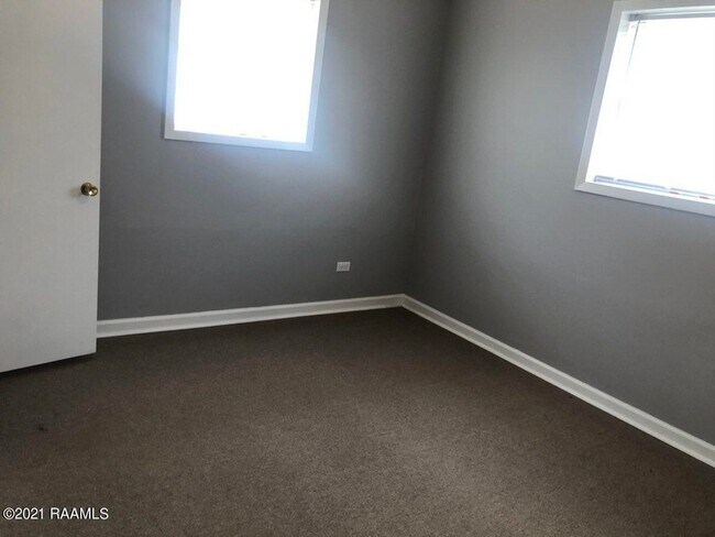 Building Photo - 2809 S Curtis Dr