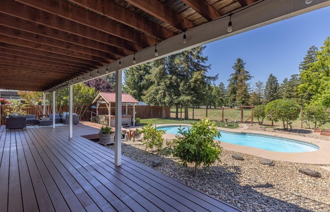Building Photo - 5741 Davis Cir