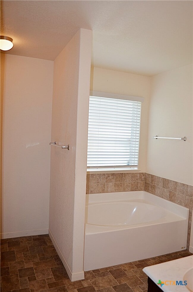 Building Photo - 6702 Keechi Valley Dr