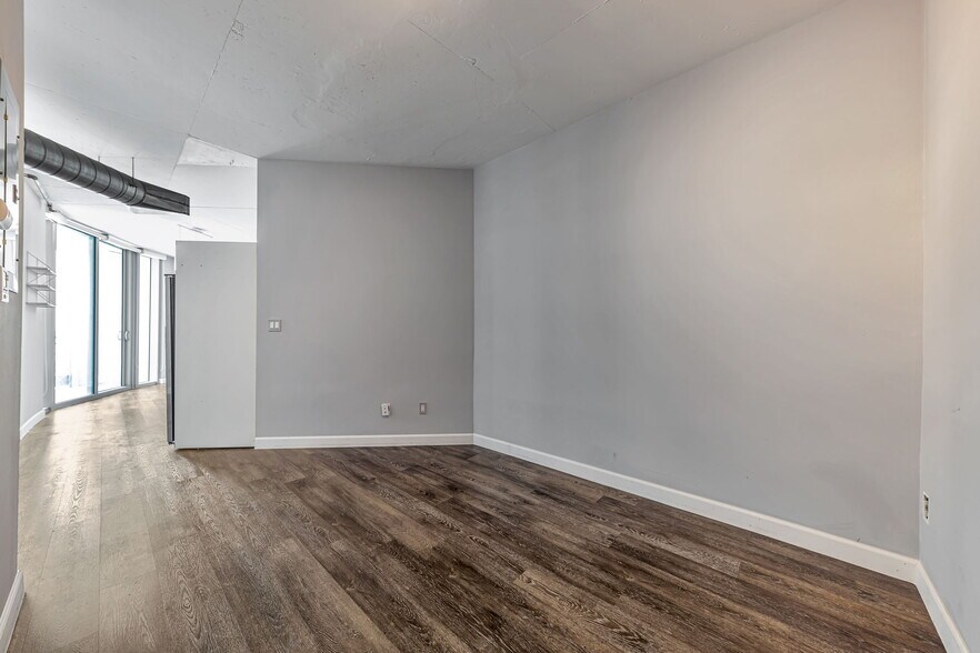 Building Photo - 690 SW 1st Ct
