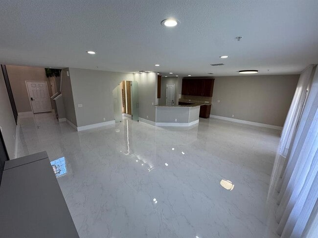 Building Photo - 2091 Bent Grass Ave