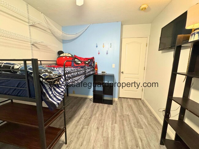 Building Photo - Welcoming Multi-Level Home for Rent in Wes...