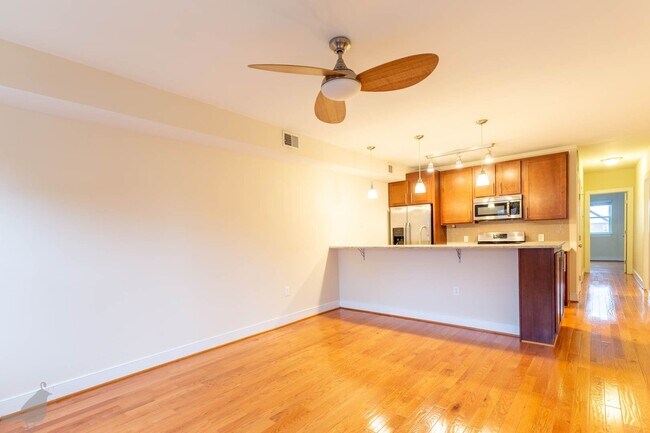 Building Photo - Bright and Spacious 2 Bedroom Abode in Bre...