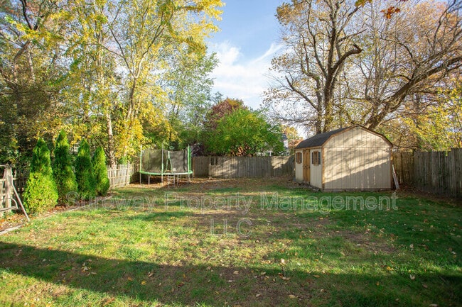 Building Photo - 403 University Blvd