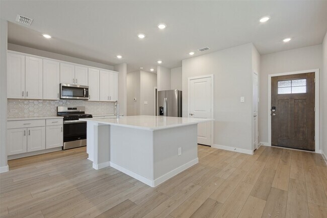 Building Photo - 6006 Alderton Dr