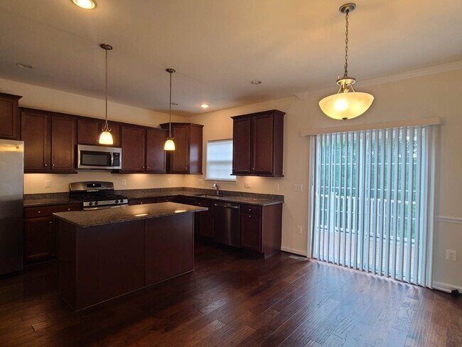 Building Photo - 3-Story Townhouse with Attached Garage in ...
