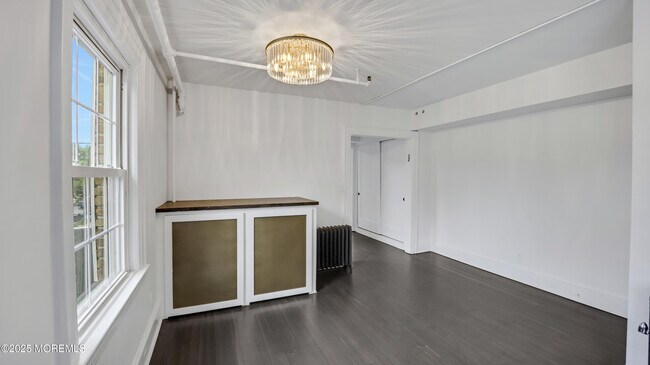 Building Photo - 87 Maple Ave