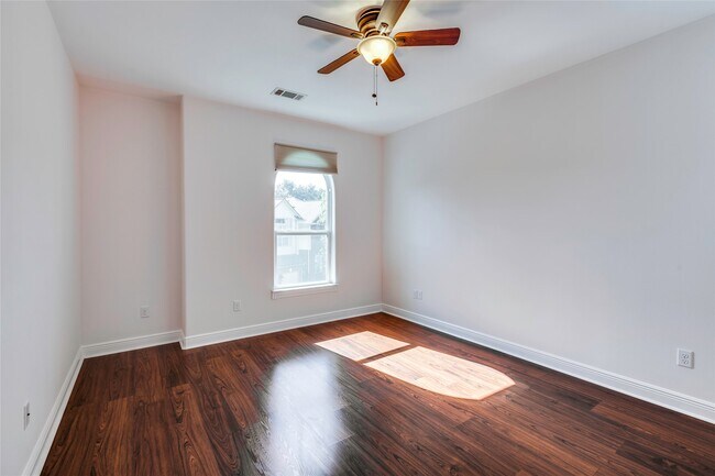 Building Photo - 12870 Kingsbridge Ln