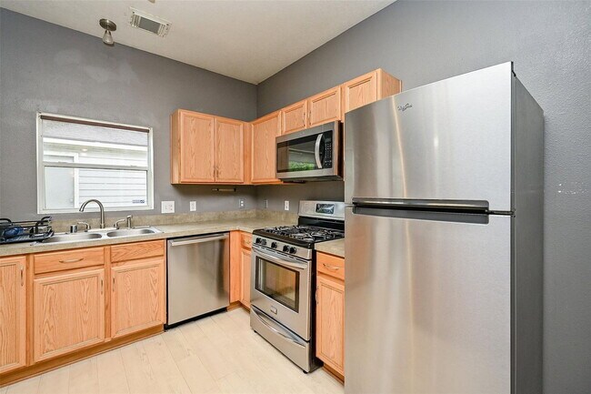 Building Photo - 23850 Pebworth Pl