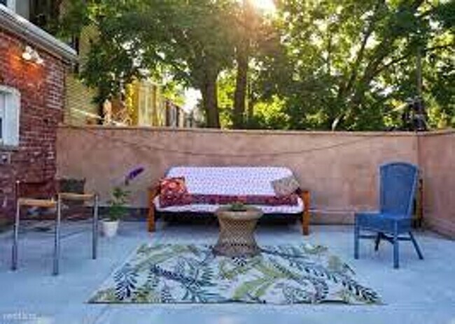 Building Photo - 5301 Catharine St