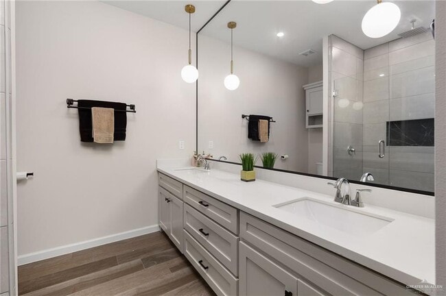 Building Photo - 16 Diamond Head Ave