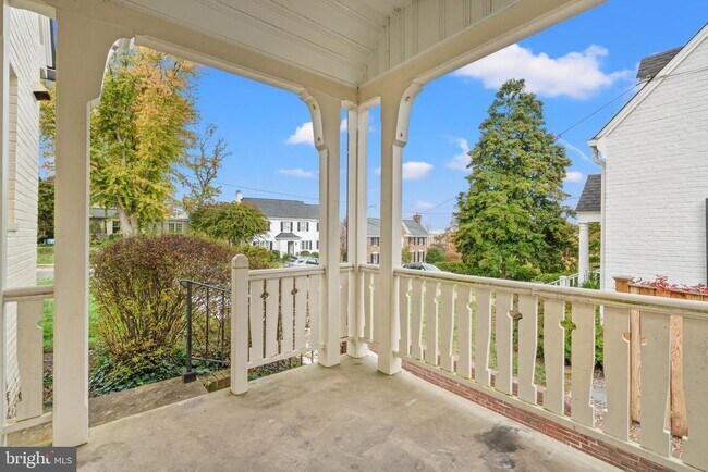 Building Photo - 6045 Edgewood Terrace