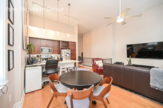 Building Photo - 433 E 13th St