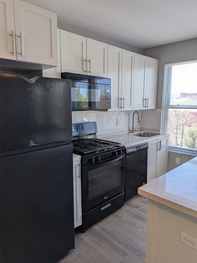 Building Photo - 18 Canfield St