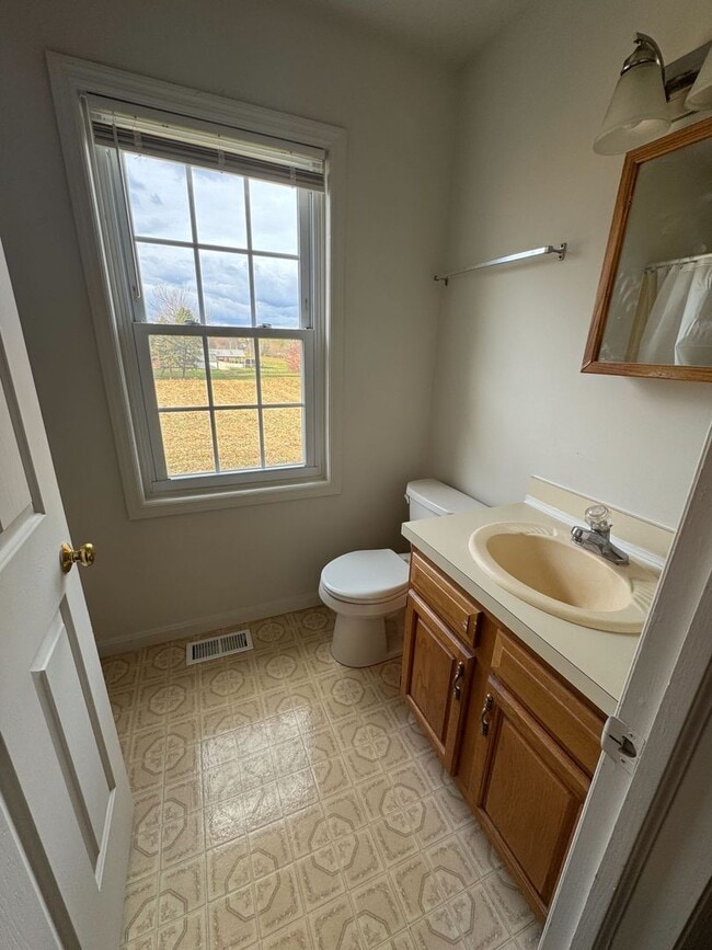Building Photo - 2-bedroom, 1-bathroom home in East Petersburg, PA