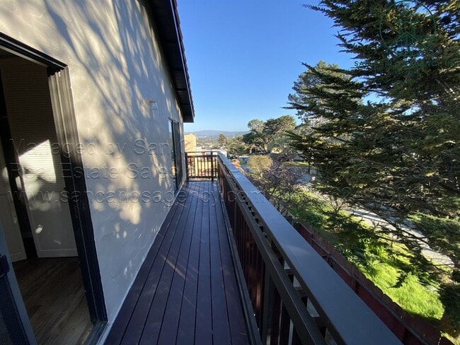 Building Photo - Three Bed Three Bath Home Walkable to Downtown Monterey