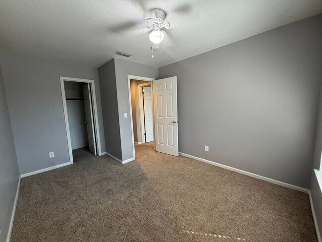 Building Photo - 8420 Oak Flat Way