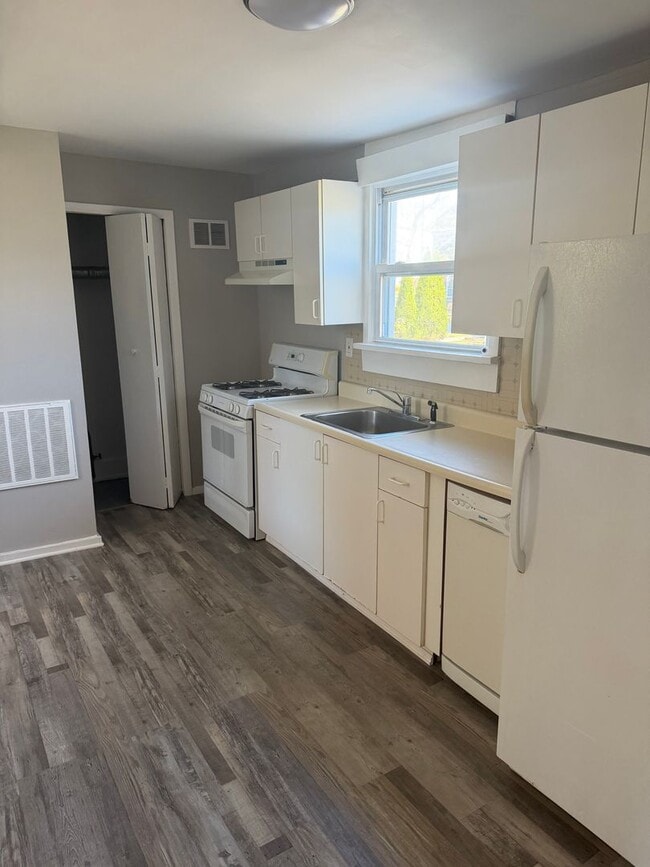 Building Photo - 332-334 Cincinnati Ave