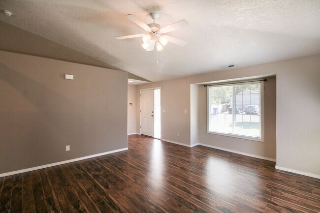 Building Photo - 3882 Lone Oak Rd SE