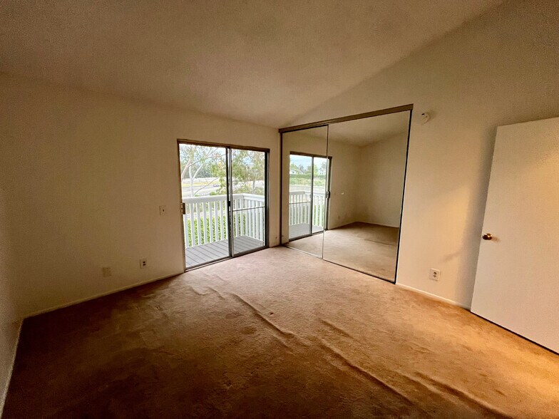 Building Photo - 8 Allenwood Ln