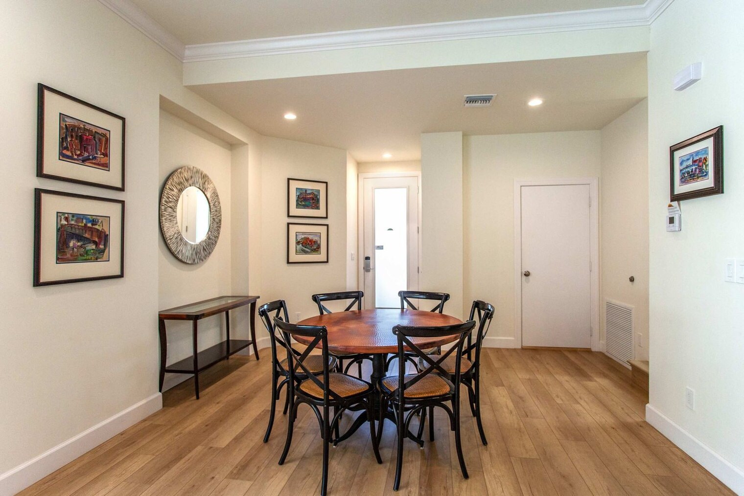 Building Photo - 588 111th Ave N