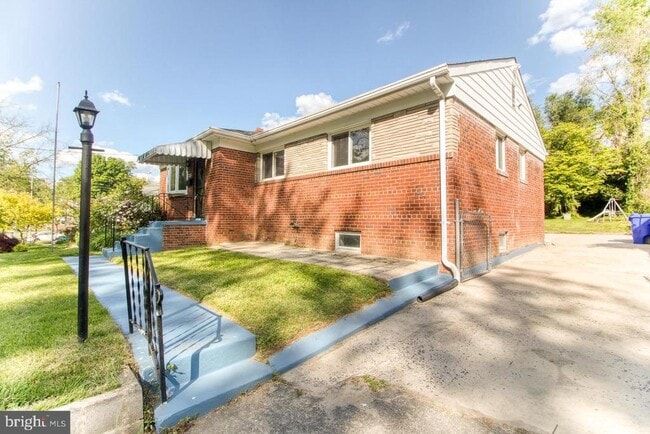 Building Photo - 9707 E Light Dr