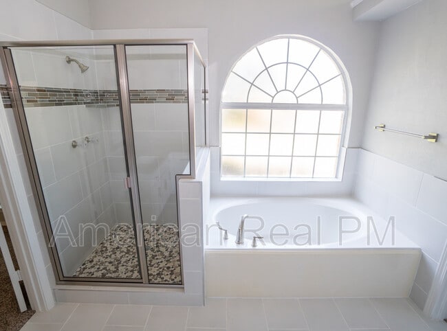 Building Photo - 728 Robin Meadow Dr